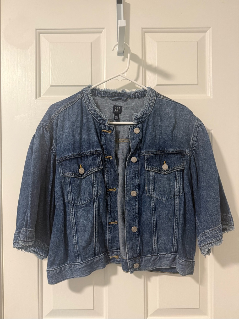 GAP Frayed Collar Cropped Denim Jacket in Blue